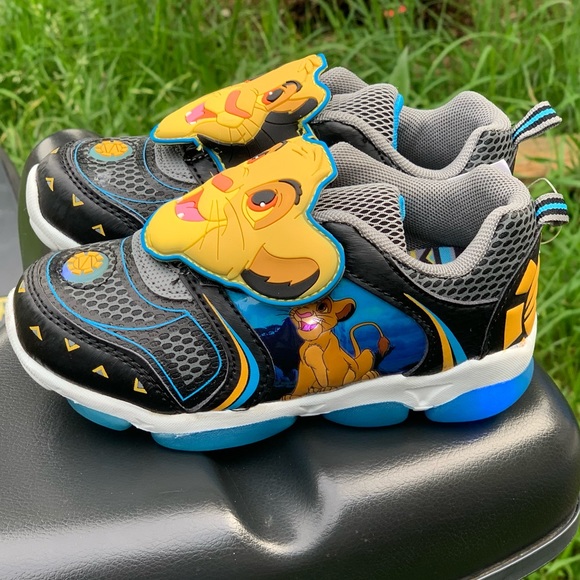 Disney Lion King Toddler Boys Light Up Shoes New - Picture 3 of 11